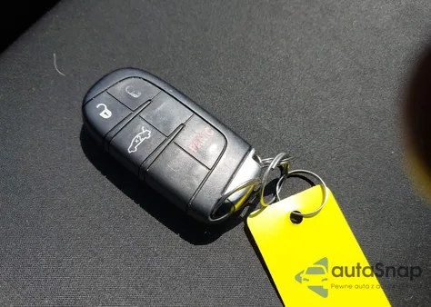 2019 Chrysler 300 Touring Awd z USA, uszkodzony, nr VIN 2C3CCARG5KH700982